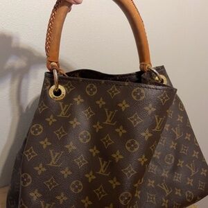 Louis Vuitton Artsy MM Monogram Print Handbag